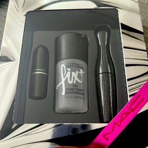 MAC Shiny Pretty Things All Stars Kit: Ruby Woo